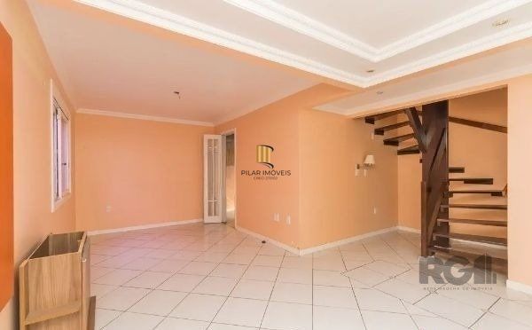 Sobrado no bairro Tristeza de 3 dormitórios e vaga DESOCUPADO