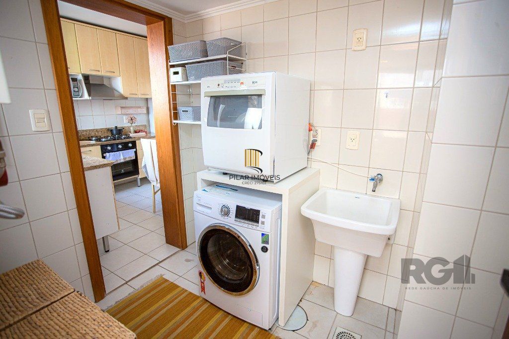 Cobertura no Jardim Planalto, de 3 dormitórios e 2 vagas com 260m²