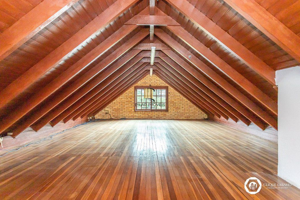 Casa para Venda - 330m², 4 dormitórios, sendo 3 suites, 2 vagas - Petrópolis