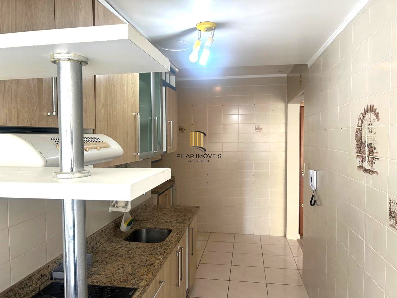 Apartamento no Cristal de 2 dormitórios, dependência e vaga