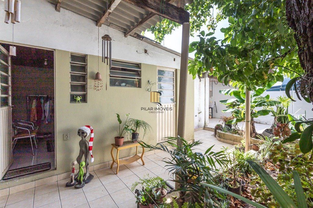 CASA COMERCIAL E RESIDENCIAL NO MIOLO DO BAIRRO SANTANA