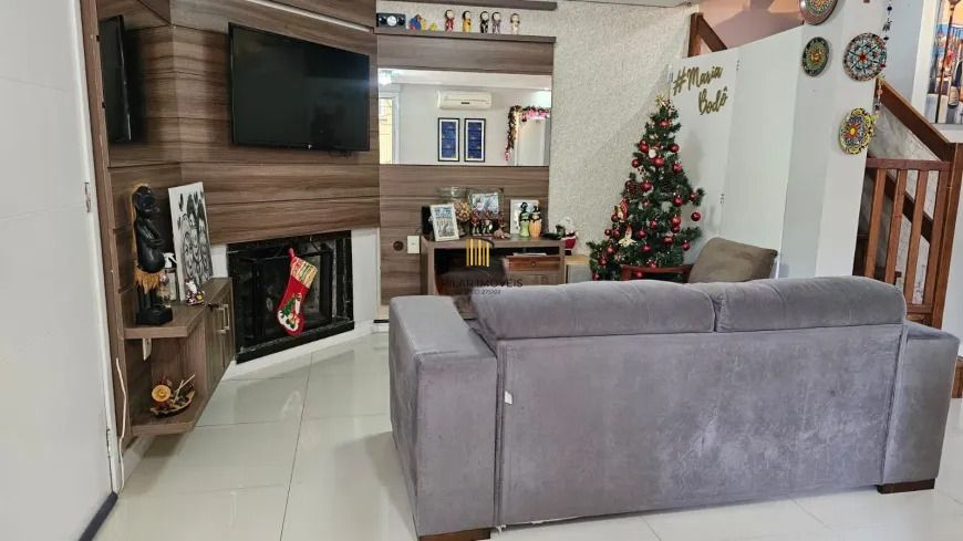 Casa de Condomínio 3 dormitórios no bairro Mário Quintana