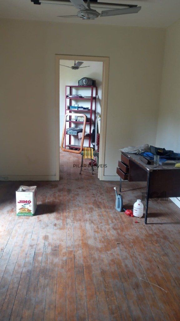 Sobrado no bairro Petrópolis com 4 dormitórios e amplo pátio