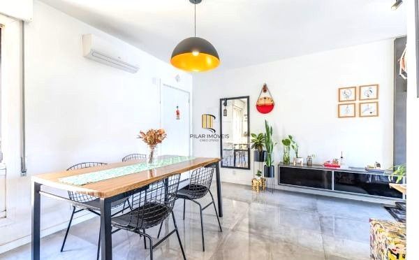 Apartamento na Cidade Baixa de 1 dormitório e dependência REFORMADO