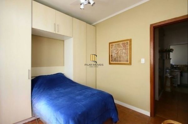 Apartamento TÉRREO com pátio no Menino Deus de 2 dormitórios e vaga rotativa