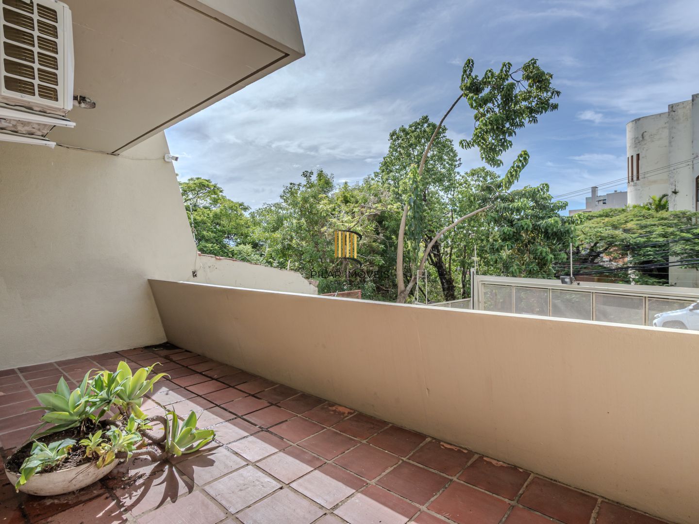 Casa sobrado no Menino Deus de 3 dormitórios e 3 vagas