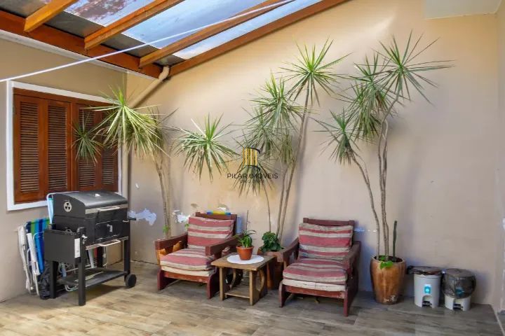 Casa 3 dormitórios no bairro Hípica