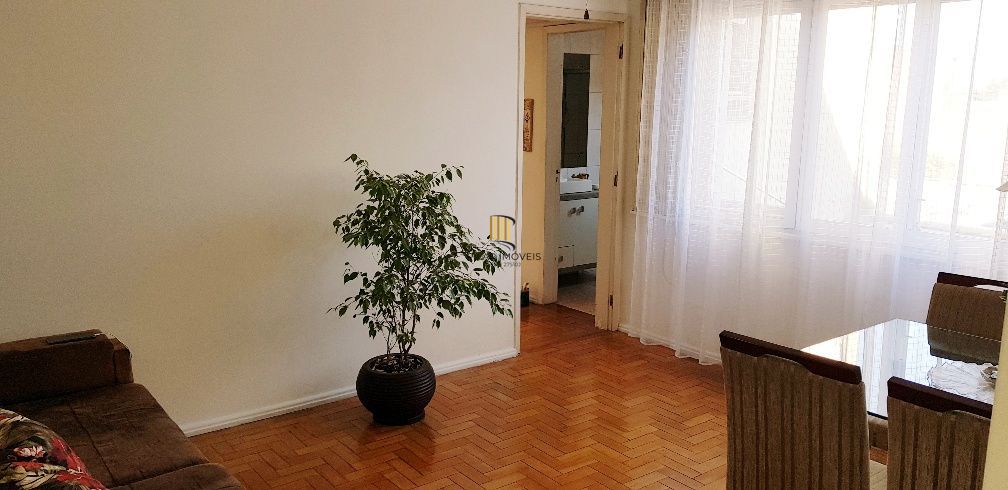 Apartamento no Petrópolis de 2 dormitórios e dependência