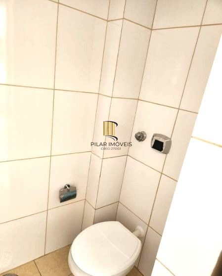 Apartamento no Menino Deus de 2 dormitórios DESOCUPADO