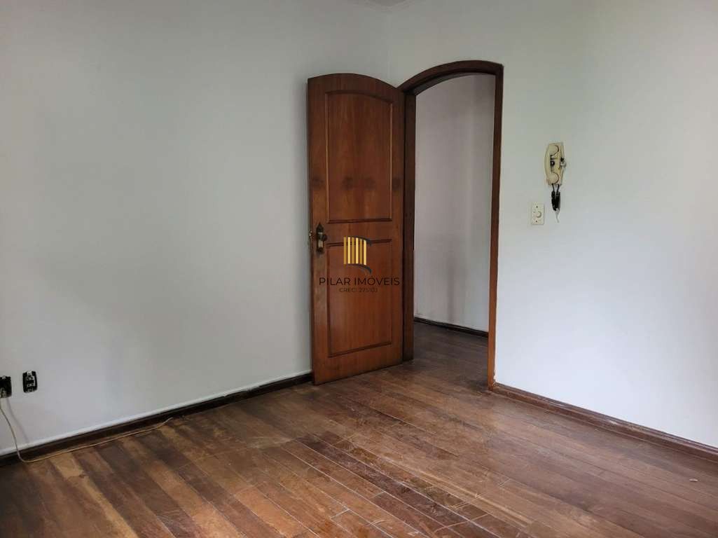 Casa 5 dormitórios no bairro Petrópolis