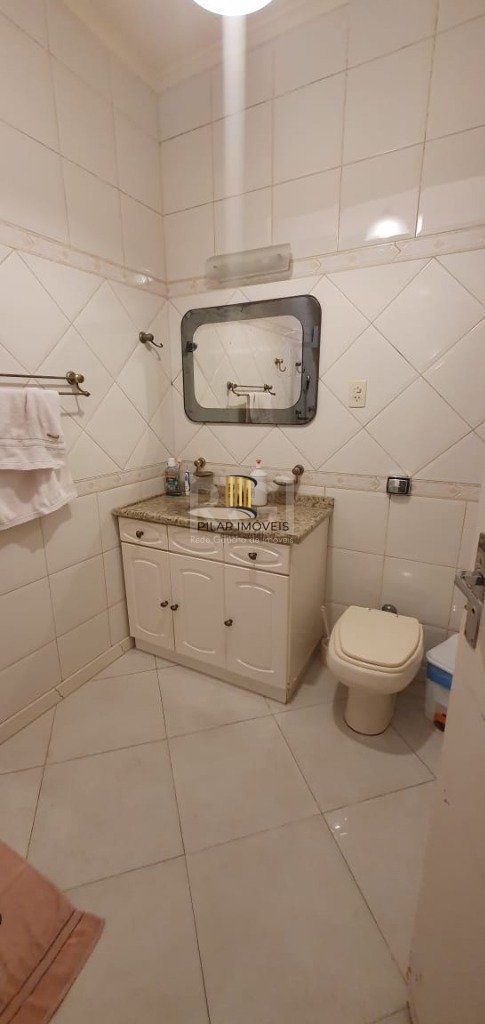 Casa para Venda 3 dormitórios, 2 vagas - Petrópolis