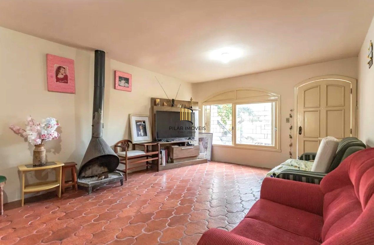 Sobrado no bairro Vila Ipiranga de 4 dormitórios e 2 vagas