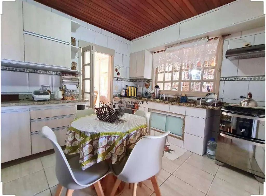 Sobrado 3 dormitórios no bairro Jardim Algarve