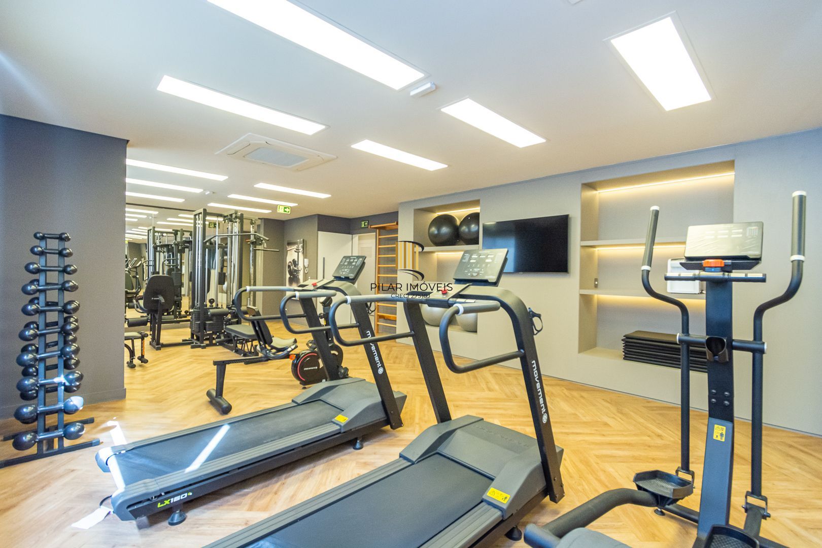 Apartamento 02 dormit com suíte e 01 vaga, no bairro Azenha, em Porto Alegre.