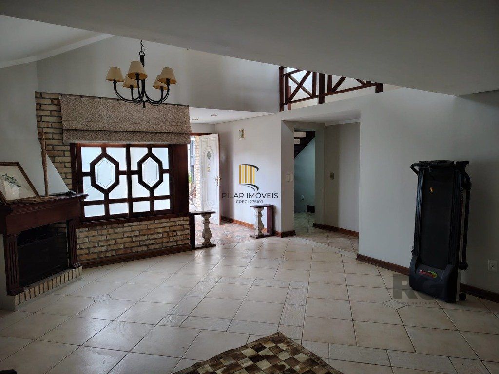 Casa sobrado com 300m² na Vila Nova de 3 dormitórios e 4 vagas