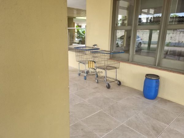 Apartamento no Cristal de 2 dormitórios, dependência e vaga