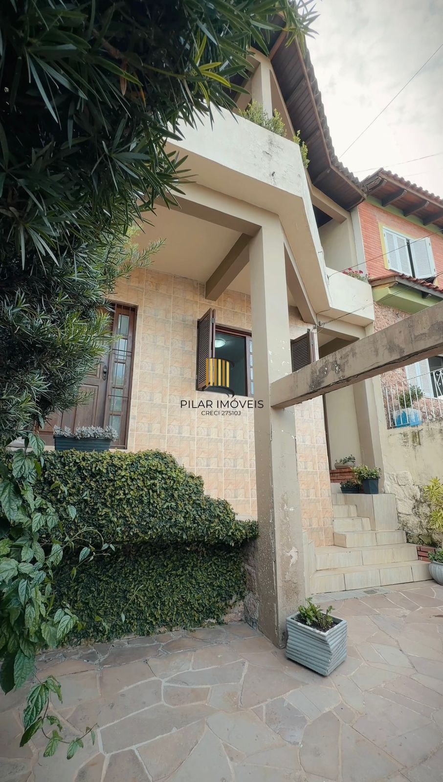 Excelente casa para venda com edicula e sotão. Entrar e morar!