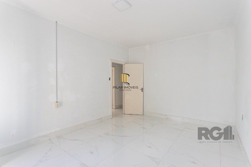 Casa Espaçosa de 3 Dormitórios à Venda no Bairro Moinhos De Vento!