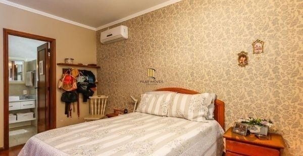 Casa sobrado no Jardim do Salso de 4 dormitórios e 3 vagas