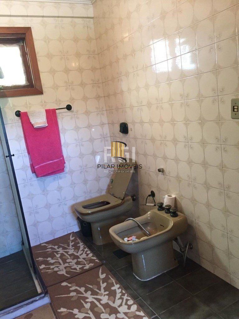 Casa para Venda - 340m², 4 dormitórios, sendo 2 suites, 3 vagas - Jardim Lindóia