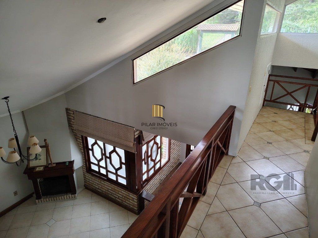 Casa sobrado com 300m² na Vila Nova de 3 dormitórios e 4 vagas