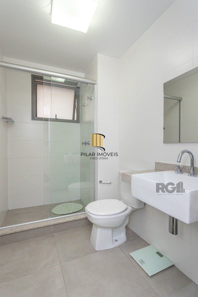 Apartamento no bairro Tristeza de 3 dormitórios e 2 vagas