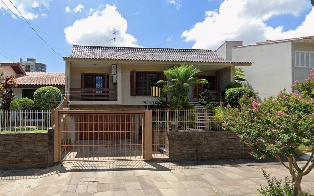 Casa no bairro Jardim Planalto de 3 dormitórios e 3 vagas