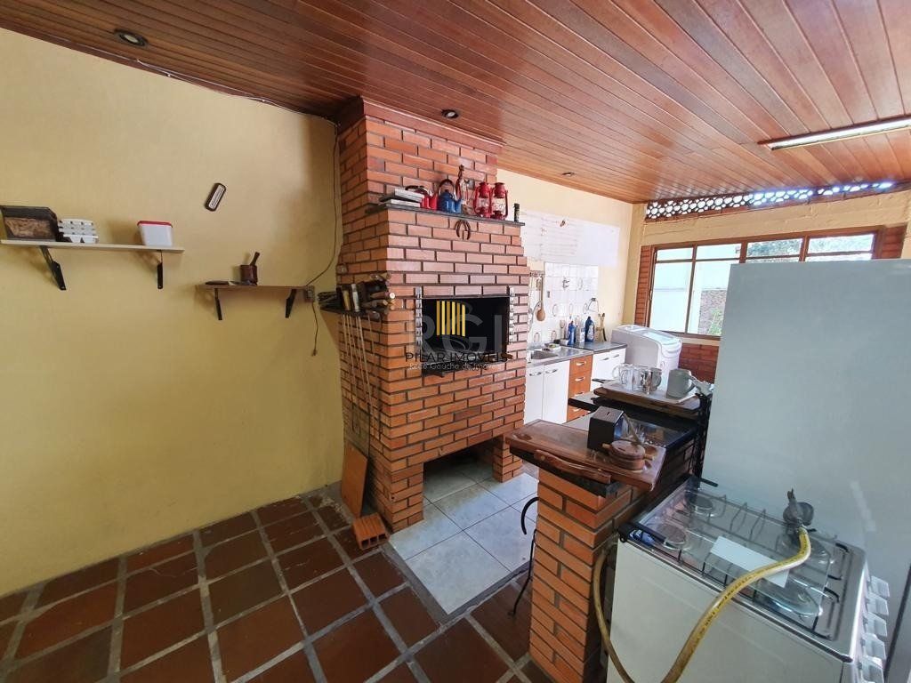 Casa para Venda - 250m², 4 dormitórios, sendo 1 suites, 4 vagas - Centro