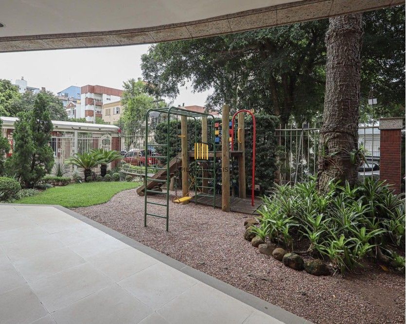 Apartamento no bairro Higienópolis de 2 dormitórios e 2 vagas