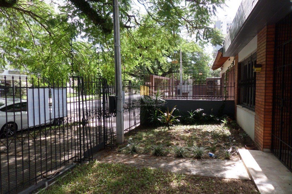 Casa no bairro Jardim Botânico de 3 dormitórios e 2 vagas