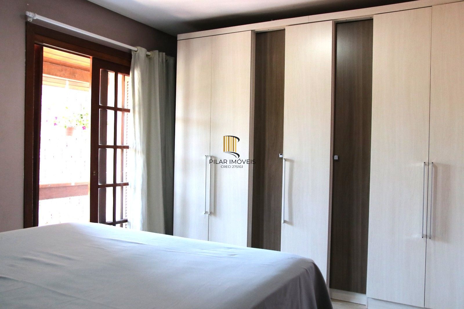 Casa sobrado na Hípica de 2 dormitórios e 2 vagas