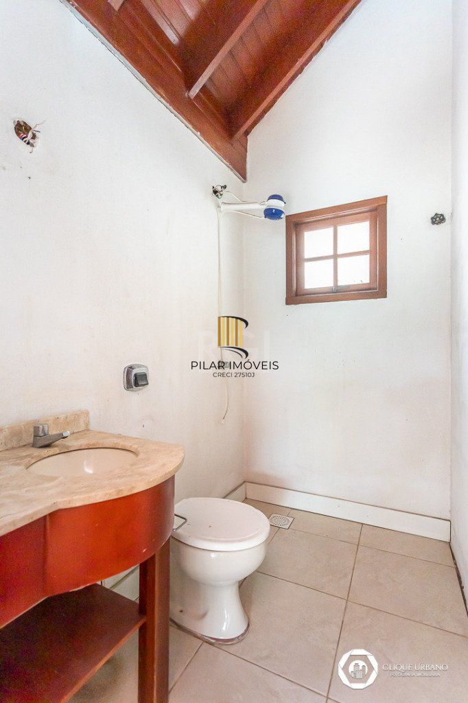 Casa para Venda - 330m², 4 dormitórios, sendo 3 suites, 2 vagas - Petrópolis
