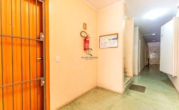 Apartamento na Cidade Baixa de 1 dormitório e dependência REFORMADO