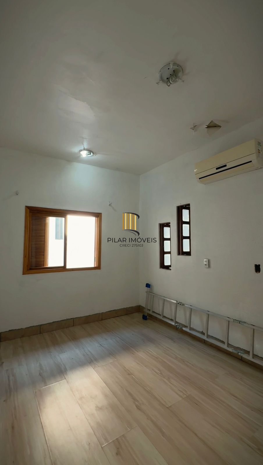 Excelente casa para venda com edicula e sotão. Entrar e morar!