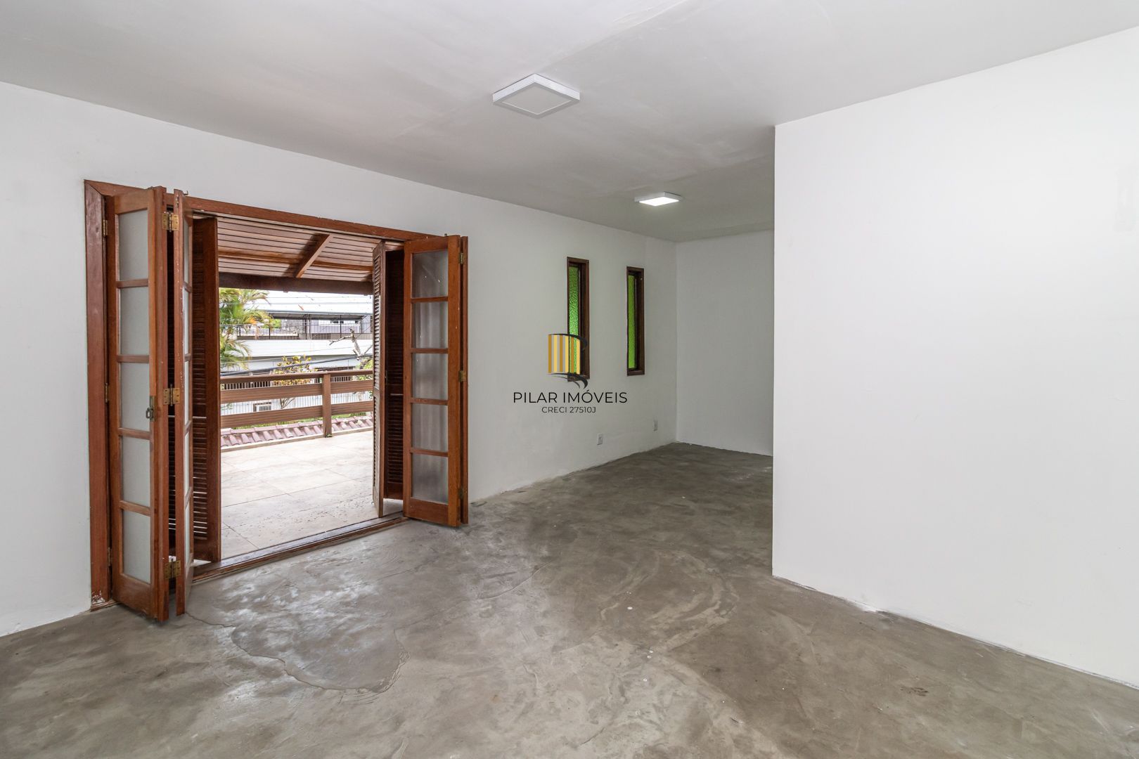 Casa no bairro Sarandi com 4 dormitórios e 4 vagas