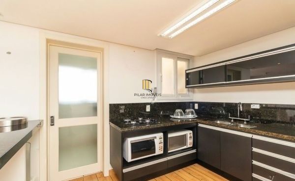 Apartamento no bairro Higienópolis de 2 dormitórios e 2 vagas