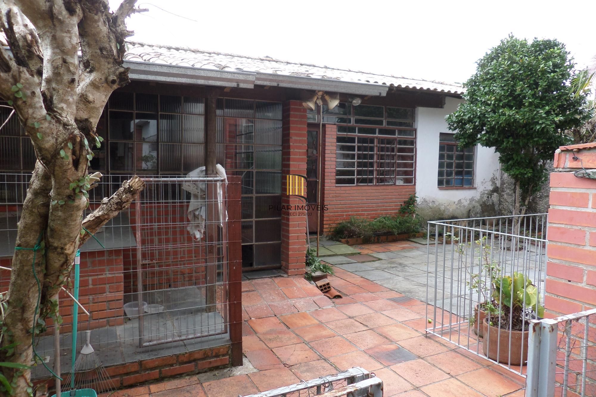 Casa no bairro Ipanema de 3 dormitórios e 2 vagas