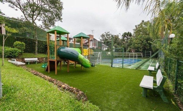 Casa sobrado na Lomba do Pinheiro com 4 dormitórios e 2 vagas