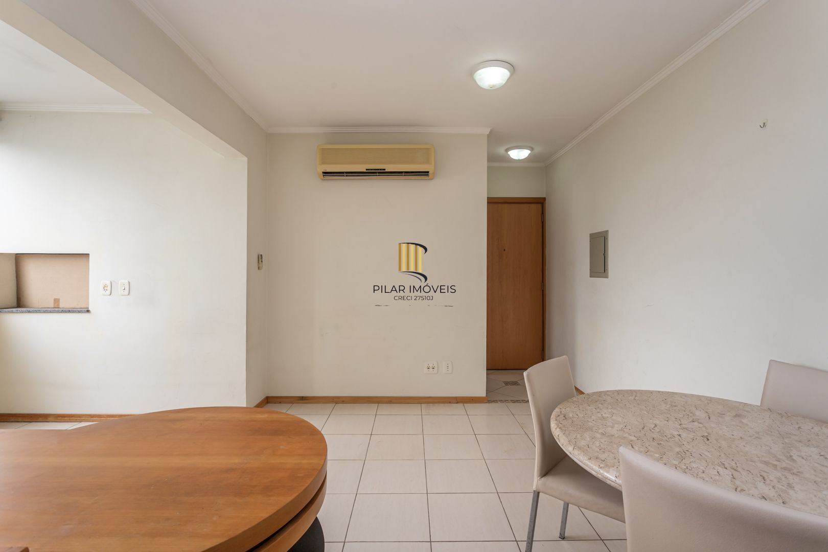 Apartamento na Cidade Baixa de 2 dormitórios e vaga DESOCUPADO