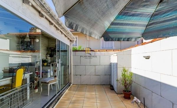 Casa sobrado em condomínio fechado na Vila Nova de 3 dormitórios e 2 vagas