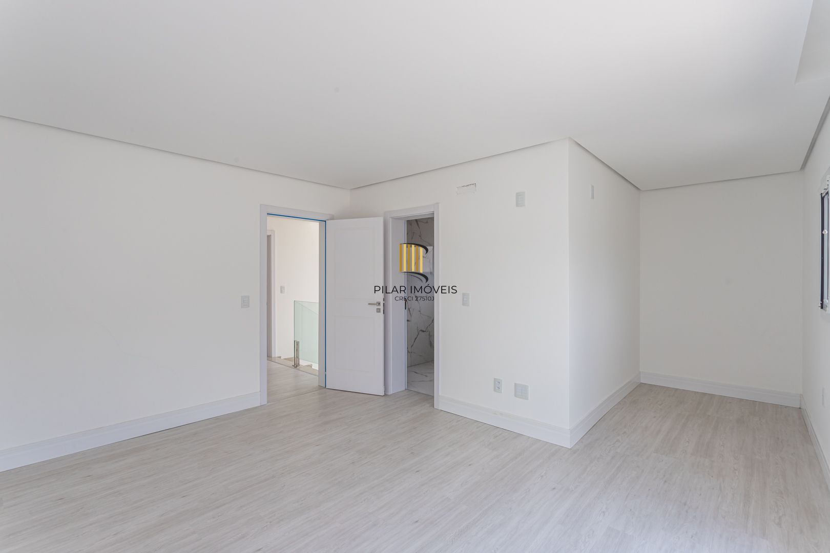 Casa de Condomínio 4 dormitórios no bairro Vila Nova