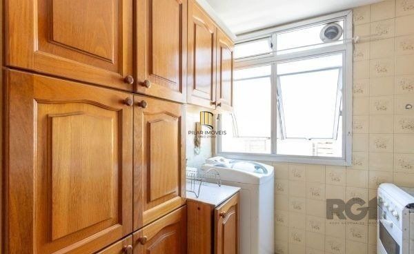 Apartamento no Passo D'areia de 1 dormitório e vaga