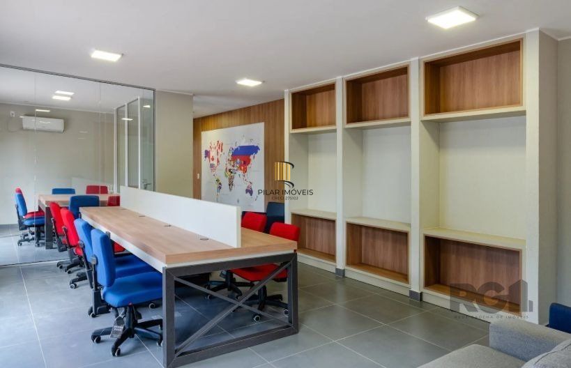 Sobrado novo com aproximadamente 88m² no bairro Vila Nova.