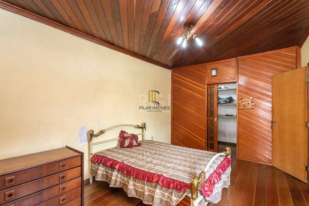 Casa sobrado no Jardim Botânico de 5 dormitórios e 2 vagas