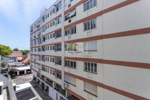 Sala comercial na Av Carlos Gomes com sacada