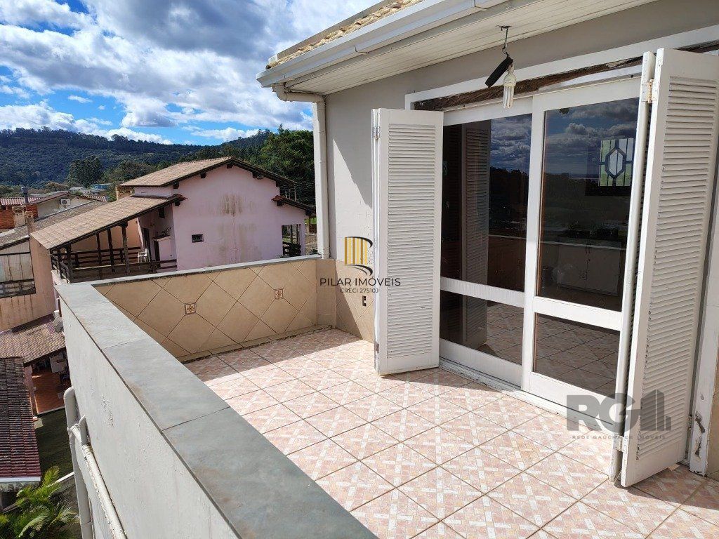 Casa sobrado com 300m² na Vila Nova de 3 dormitórios e 4 vagas
