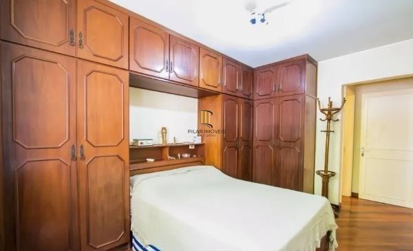 Casa sobrado no Petrópolis com 7 dormitórios e 4 vagas