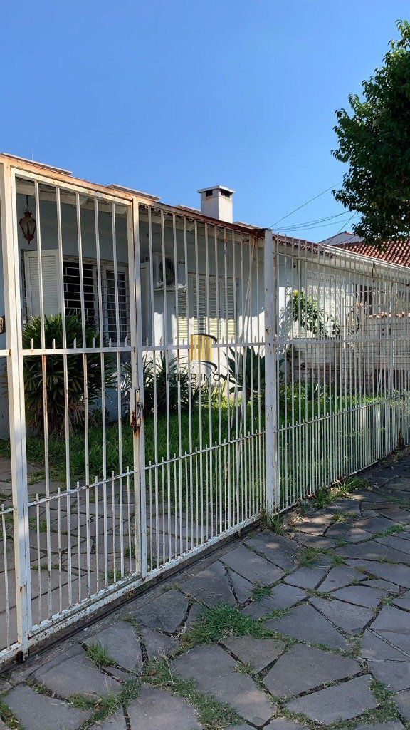 Casa 4 dormitórios 3 banheiros garagem coberta para 3 + carros
