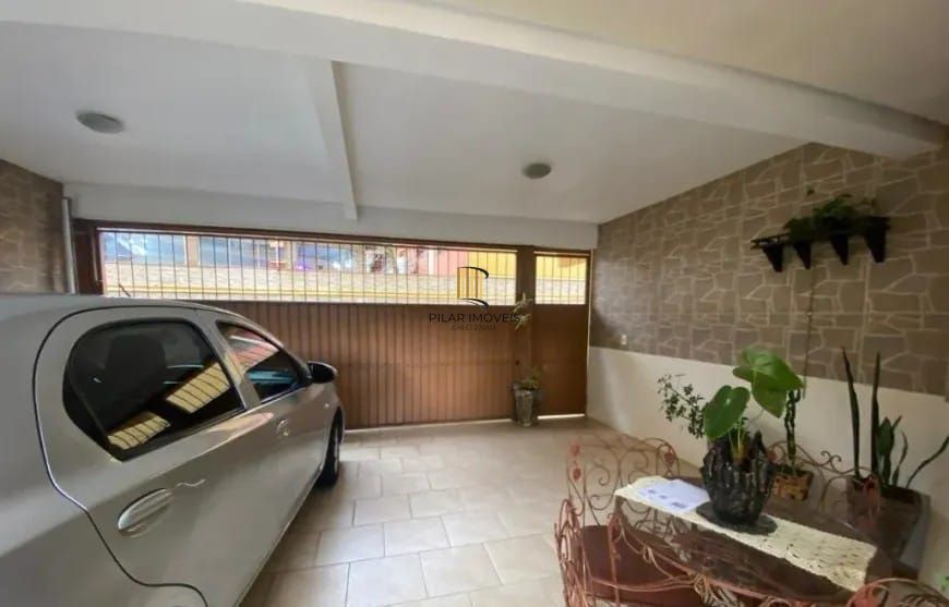 Casa em Condomínio bairro Tristeza de 3 dormitórios e 3 vagas