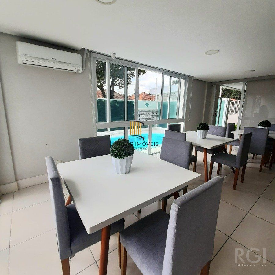 Cobertura duplex na Medianeira de 2 dormitórios e 2 vagas